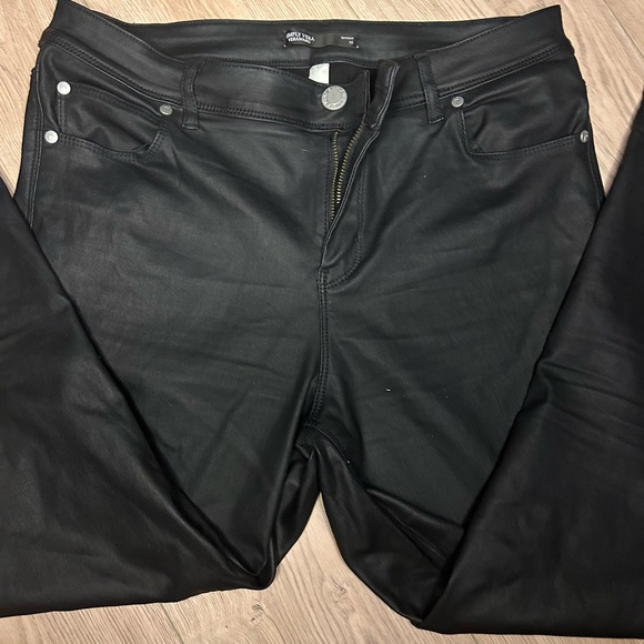 Simply Vera Wang Leather pants- Size 10 - Picture 6 of 6